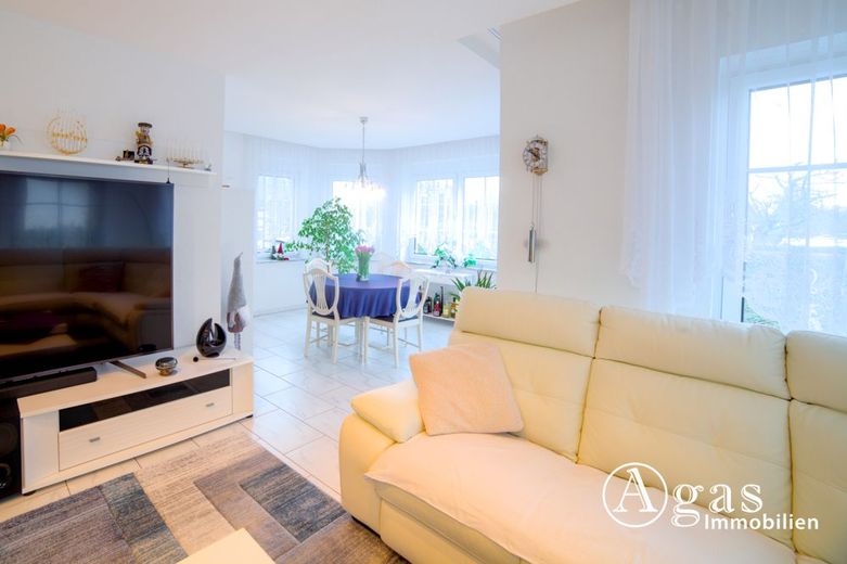 Exklusive Stadtvilla mit privater Wellness-Oase und Außenpool in Alt-Hohenschönhausen – Essbereich