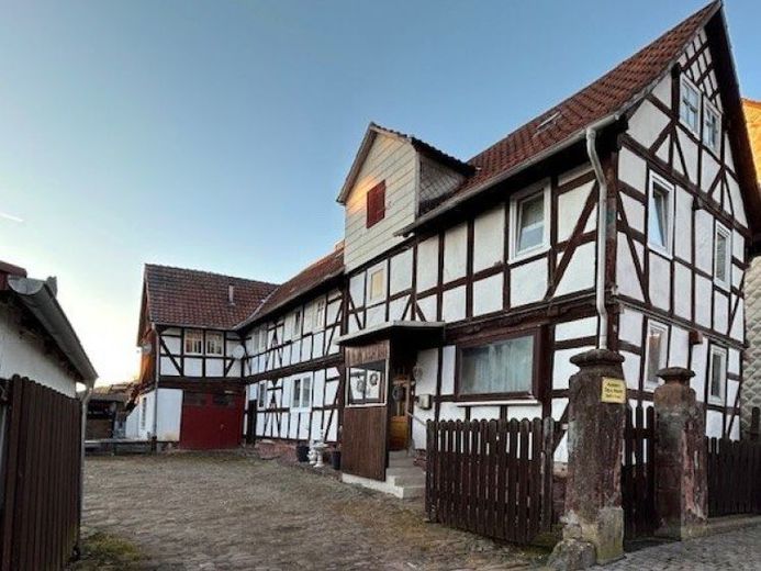 Philippsthal, Wohnhaus mit Nebengebäuden – Foto 1