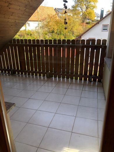 Ruim 3,5-kamerappartement met balkon, tuin en parkeerplaats – Foto 15