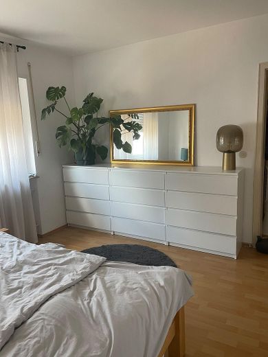 Modernes Zuhause mit Parkblick – 4-Zimmer-Wohnung mit großem Süd-Balkon & Garage – Schlafzimmer