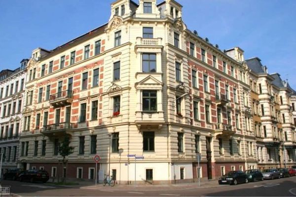 Espacio comercial y de almacenamiento de uso versátil en el barrio Waldstraßenviertel