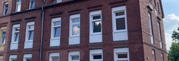 Großzügige 2-Zimmer mit EBK, Balkon, Wannenbad und Laminat in ruhiger Lage!