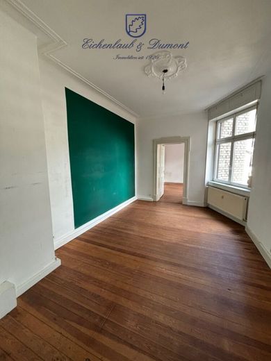 Gepflegte 4-ZKB Altbauwohnung mit Balkon im Regierungsviertel – Raum 3