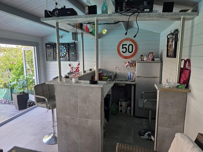 Bar im Gartenhaus