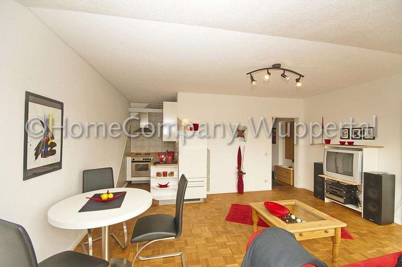 Nähe Remscheid! Charmante Wohnung mit Parkett, Südbalkon, Internet und PKW-Stellplatz – 1e787e97b18059d5f52843e726af5b8dd06f113b.jpg