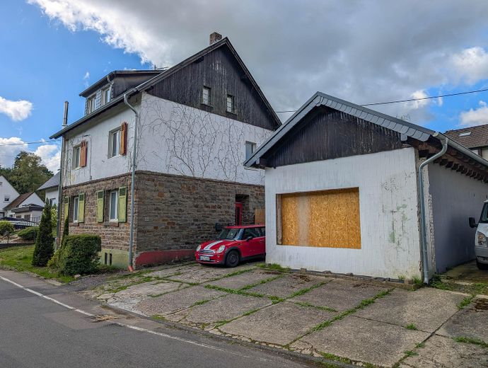 Handwerker & große Familien aufgepasst: Dreikanthof mit gültiger Baugenehmigung – 2- Straßenansicht