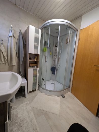 Bad mit Dusche, EG