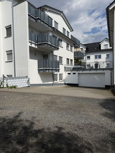 Attraktive 3-ZKB Eigentumswohnung Rodheim-Bieber inkl. TG Stellplatz – Tiefgarageneinfahrt und Balkon