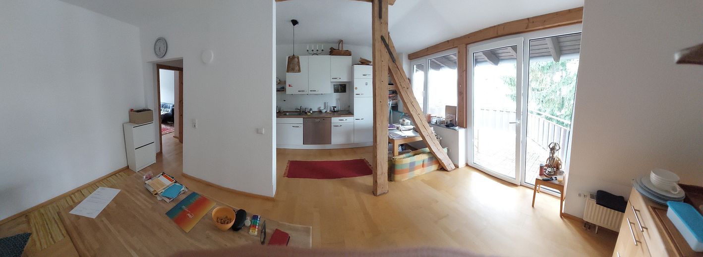 Sehr schönes 3 Fam.- Haus, große Balkone – DG Wohnküche