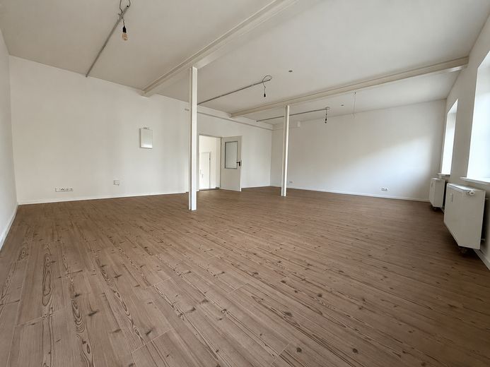 شقة لوفت عصرية مُجددة حديثًا في إلتسه، بأسقف مرتفعة ومساحة معيشة واسعة – Loft - gestrichen, Elektro neu