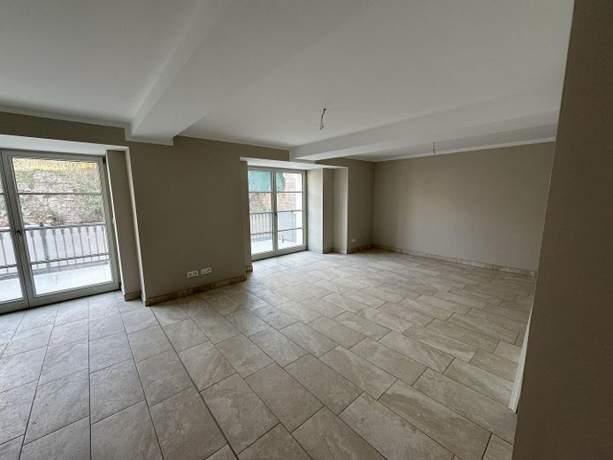 88 qm Mietwohnung mit großem Balkon – Wohnzimmer