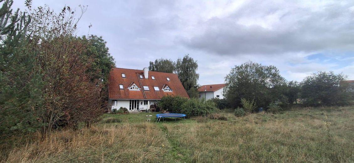 Gemütliche 3 Zimmer-Maisonettenwohnung in Eresing (Nähe Geltendorf, BRB und S-Bahn München) – Außenansicht Feld, Wiese, Wald