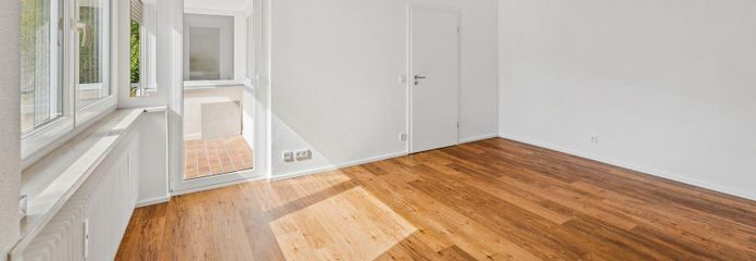 PRIMA OCCUPAZIONE: appartamento al piano terra di 3,5 locali nella Dreifaltigkeit – Wohnzimmer