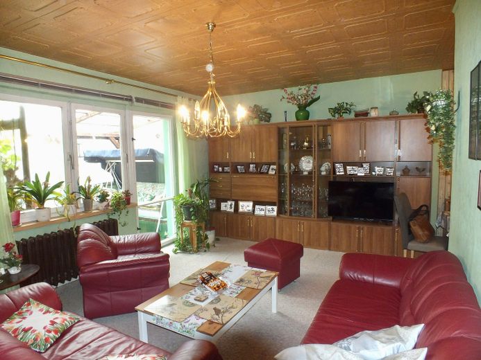 Naturidyll mit riesigem Grundstück – Provisionsfrei von Privat! – Wohnzimmer mit Balkon
