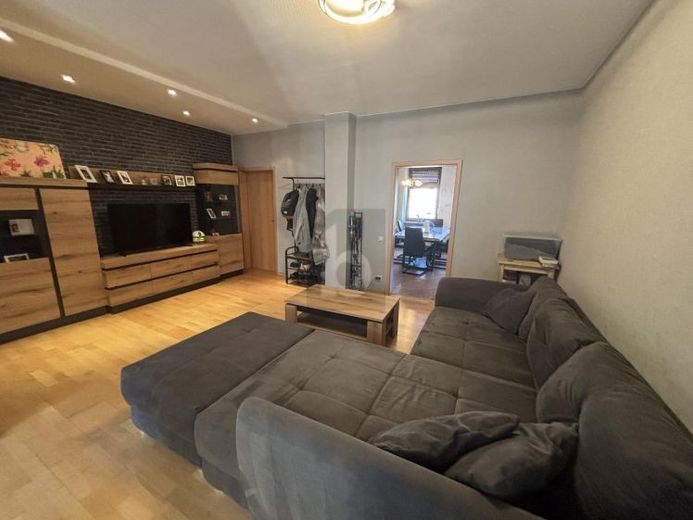 TOP PRIJS!, GERENOVEERD, MODERN MET VEEL POTENTIEEL – Foto 1