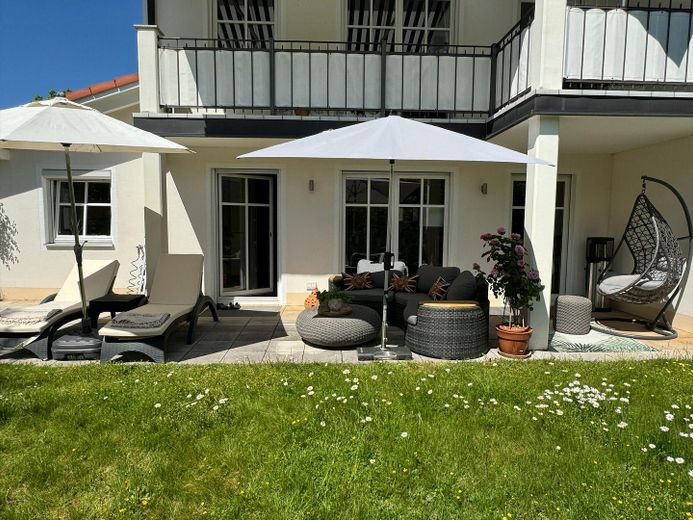 Mediterraner Wohntraum in Baldham: Stilvolle Maisonette mit Garten – Terasse