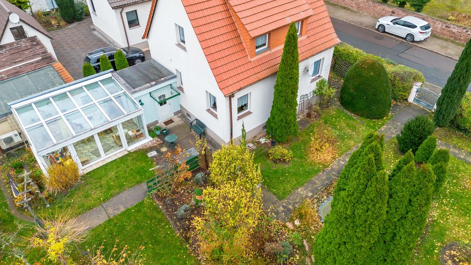 Hausansicht und Wintergarten