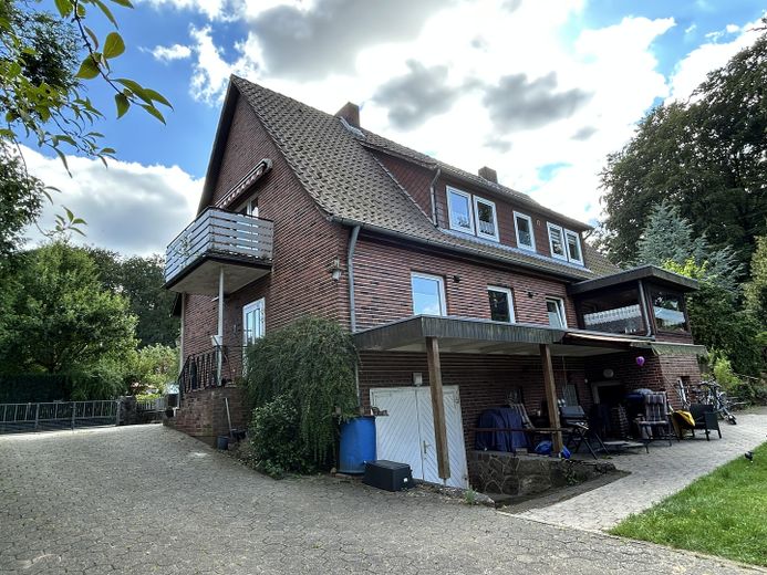 Solider Rotklinker mit vielen Möglichkeiten – Nord-Ost-Asicht
