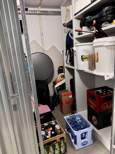 Penthouse met sauna, open haard, SmartHome, 2 TG-plaatsen direct bij het St. Franziskus-hospital – Kellerraum