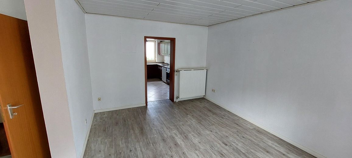 Familienfreundliches Reiheneckhaus mit großem Garten und viel Platz – ruhige Lage in Tornesch – Esszimmer Blick zur Küche