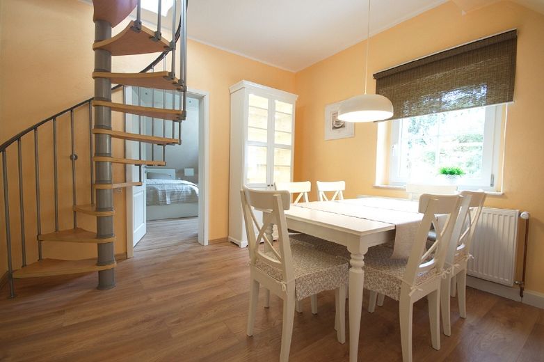 Spacious apartment with two bedrooms and internet access, very good public transport connections – 356a66676f359e14b4ca0ce058a42a709a5a815d.jpg