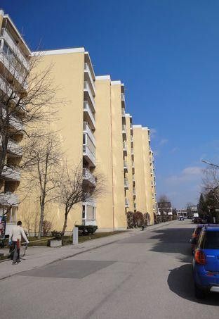 Freies möbliertes Apartment, Schwimmhalle, Sauna, S-Bahn München, von privat – Gebäude Gesamtansicht
