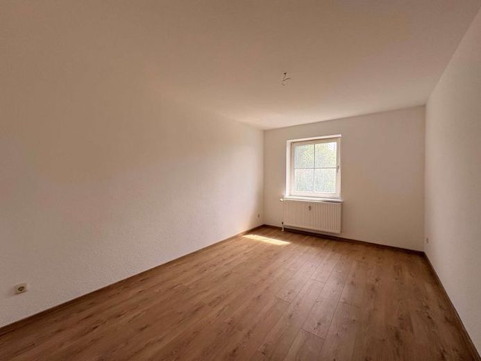 ¡Con suelo nuevo: apartamento modernizado de 2 habitaciones en Torgau! – Foto 1