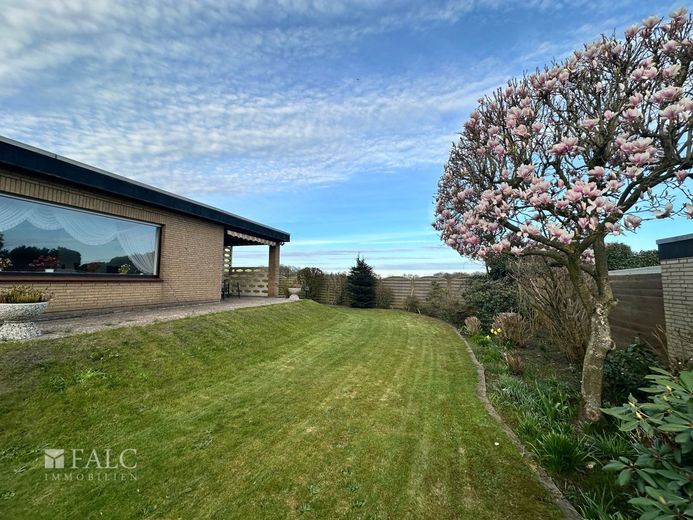 Gepflegter Bungalow mit Keller und Garage in toller Lage von Stade – Garten