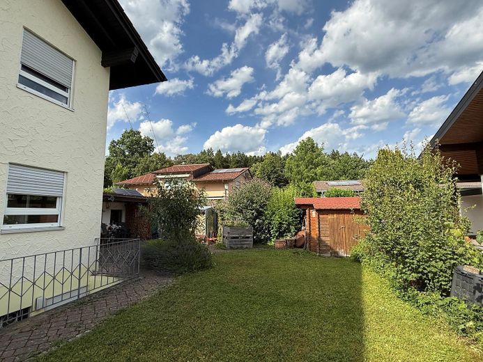 Przestronny dom jednorodzinny w topowej lokalizacji na sprzedaż od osoby prywatnej – Haus und Garten