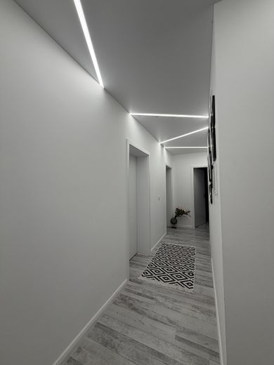 Exklusive, modernisierte 4 Zimmer Eigentumswohnung in Braunschweig Watenbüttel – Flur 2