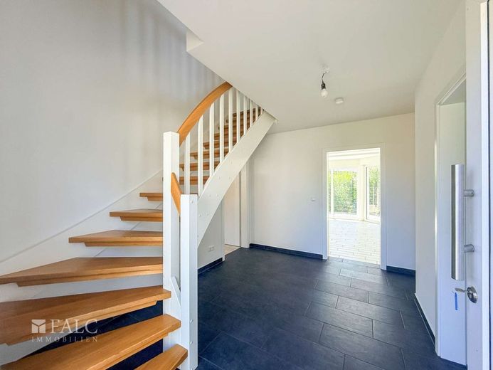 Wohnqualität nahe der Ostsee - Zuhause in Ostseebad Dierhagen – Flur mit Treppe