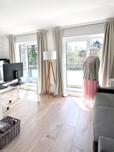 Energieeffizienzklasse A+: Exklusive DHH in bester Lage von Duvenstedt – Provisionsfrei – Zimmer mit Balkon