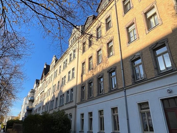 Mit dem Lift ist 3. OG !!! Balkon an der Küche + Bad mit Wanne - frei ab 1.3.23 – Foto 1
