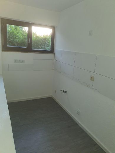 3 Zimmer Wohnung mit Terrasse. – Blick ins Küche