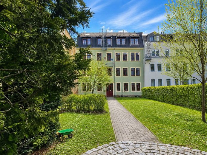VERMIETETE 3-RAUM WOHNUNG IM 1. OBERGESCHOSS – Hausansicht