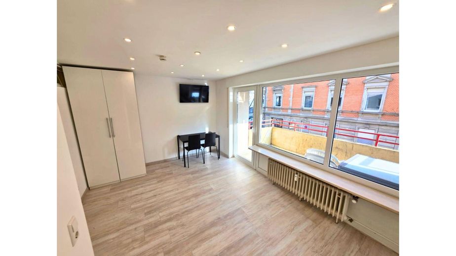 Zi 1 - lichtdurchflutet