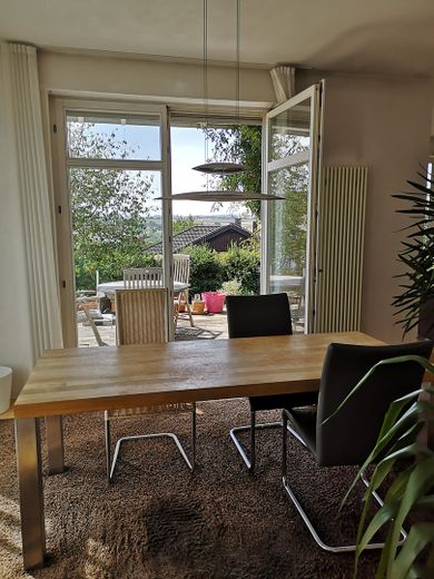 Sonnige Aussichtslage – Blick auf die Terrasse