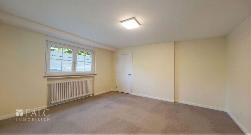 Geschäftsleute aufgepasst! Großzügiges Mietobjekt mit vielen Nutzungsmöglichkeiten - FALC Immobilien – gem. Essbereich leer