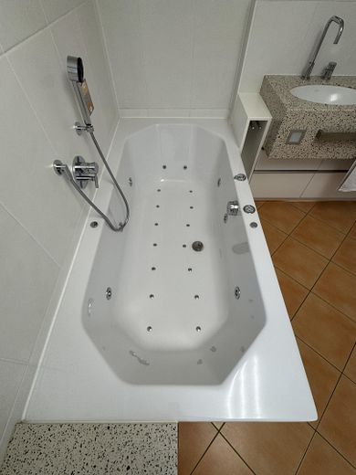 2,99% OPROCENTOWANIA Przestronny dom jednorodzinny !!BEZ PROWIZJI!! 2,99% OPROCENTOWANIA przez 10 lat!!! – 1OG Bad Whirlpool