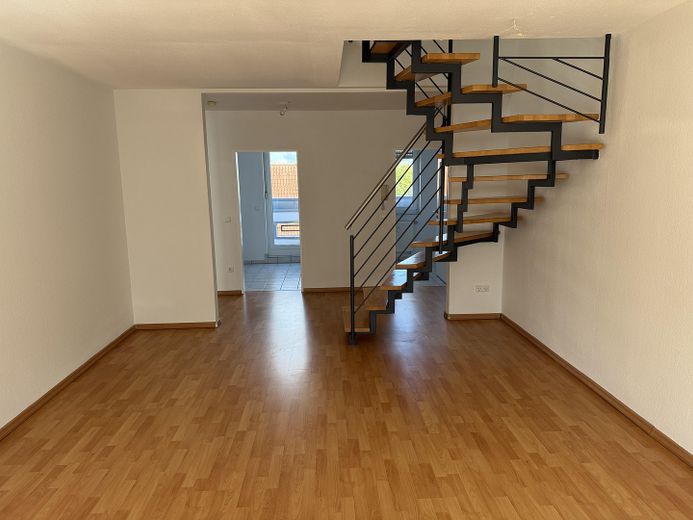 Blick ins Wohnzimmer v. Balkon