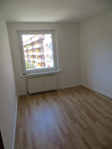 Schöne, helle 2 Zimmer Single-Wohnung,  nähe Bahnhof – Schlafzimmer