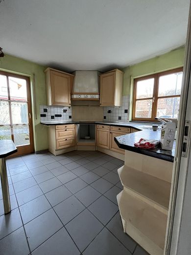 Maison jumelée adaptée aux familles avec jardin, sauna, studio et sous-sol à Stegaurach – Küche