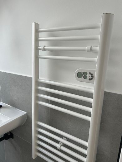 Erstklassig saniert: 3-Zimmer-Wohnung in Pattensen – Handtuchheizkörper