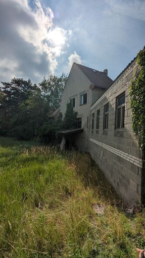 Baugrundstück für Naturliebhaber – altes Verwaltungsgebäude