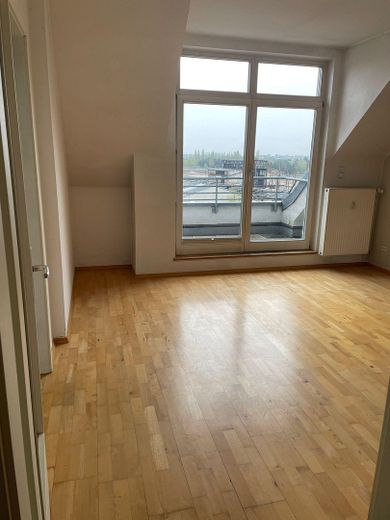 Helle 2-Zimmerwohnung (möbliert) in Berlin-Johannisthal – Zimmer 1 u. Terrasse