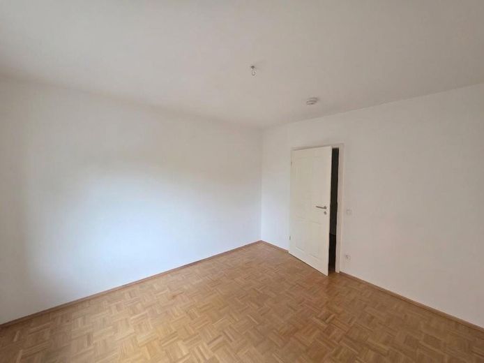 2,5 locali vicino al bosco e alla zona sud della Ruhr, terrazza di 14 m², bagno: vasca + doccia, parquet in legno massello – Schlafzimmer