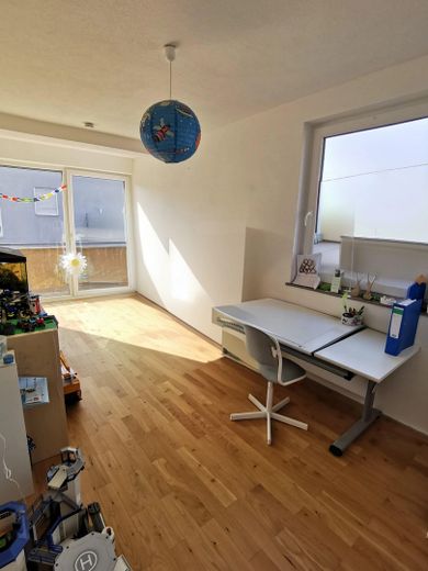 Moderna casa a schiera d’angolo con impianto fotovoltaico, pompa di calore e smart home a Flein – Photo 9