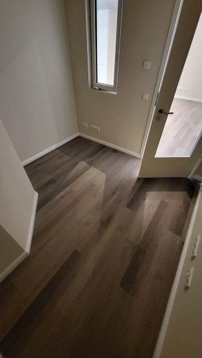 Top ground-floor 5-room KfW apartment with kitchen and balcony in a prime location in Wiesbaden Mitte – Büro
