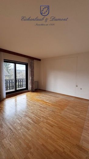 Großzügiges 1-FH + ELW, freistehend mit 2 Garagen, Kamin + Wintergarten – Schlafzimmer 1 EG