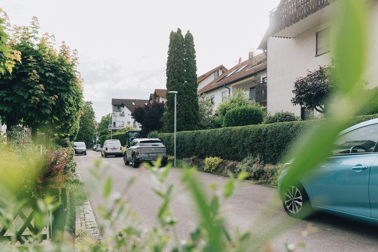 Steuerlich attraktive Kapitalanlage in Stammheim-Süd mit zuverlässigem Mieter (provisionsfrei) – Ruhige Zufahrtsstraße